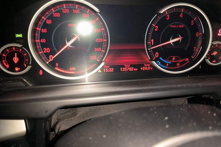 Used BMW X5 2015 xDrive35i U.S. specification Odometer Close Up