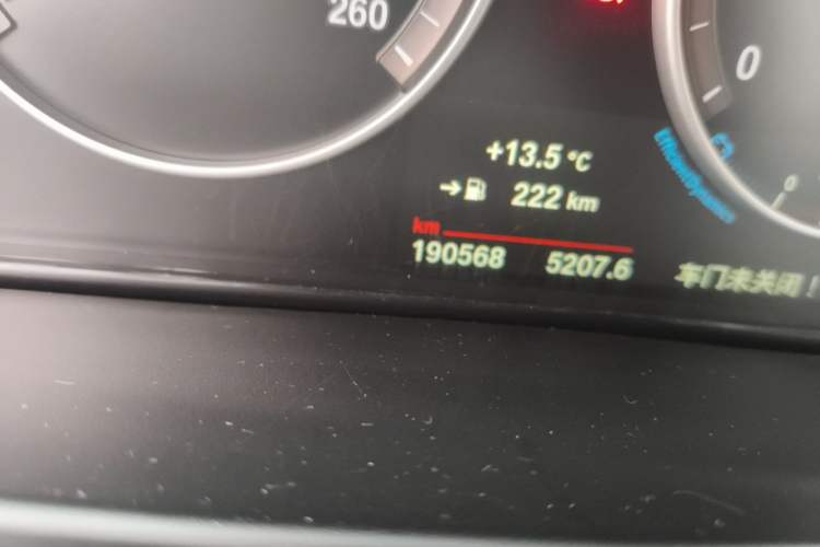 Used BMW X5 2015 xDrive28i Odometer Close Up