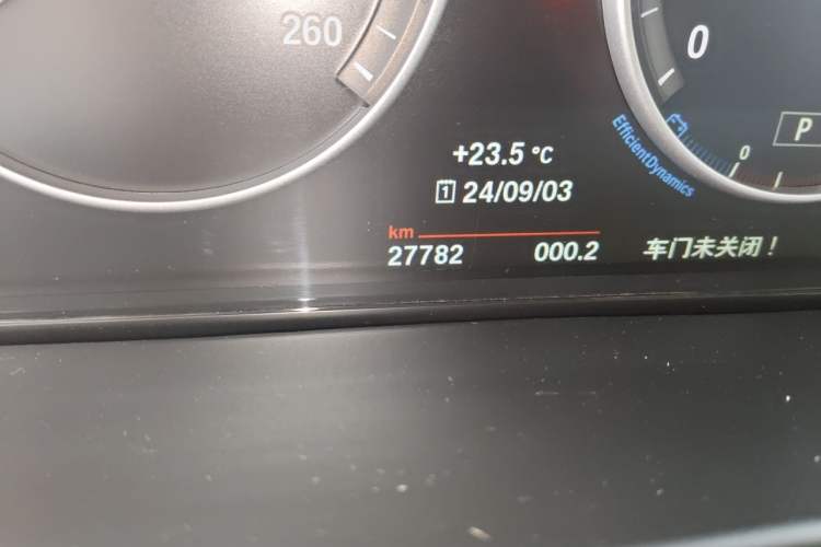 Used BMW X5 2015 xDrive28i Odometer Close Up