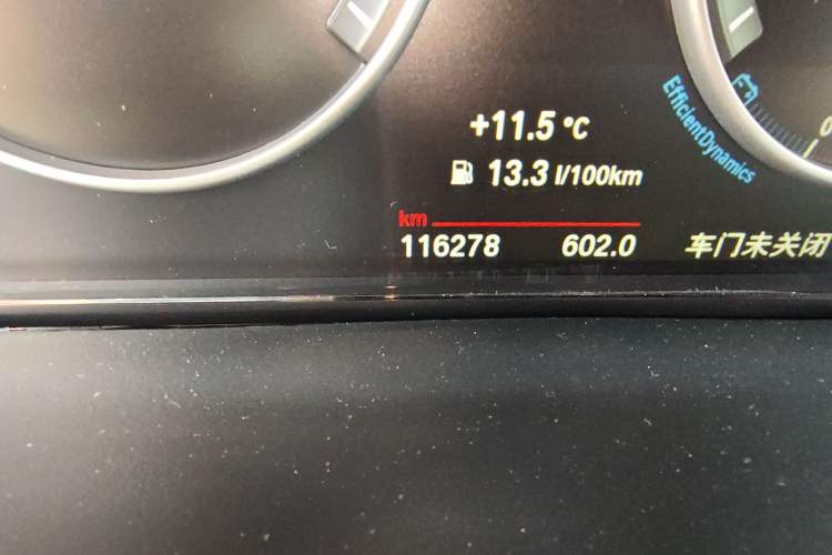 Used BMW X5 2015 xDrive28i Odometer Close Up