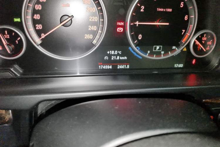 Used BMW X5 2015 xDrive28i Odometer Close Up