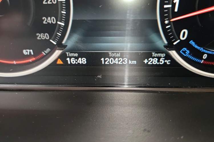Used BMW X5 2015 xDrive35i Middle East version Odometer Close Up