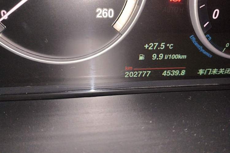Used BMW X5 2015 xDrive28i Odometer Close Up
