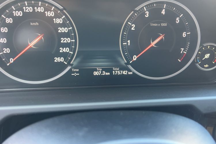 Used BMW X5 2015 xDrive28i Odometer Close Up