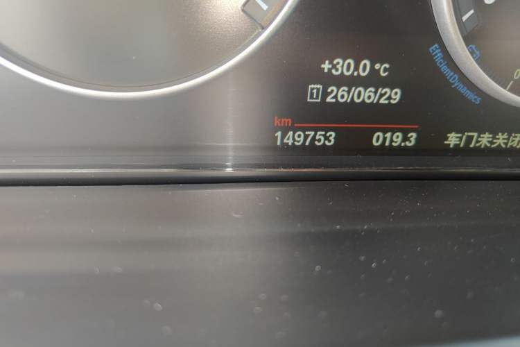 Used BMW X5 2015 xDrive28i Odometer Close Up