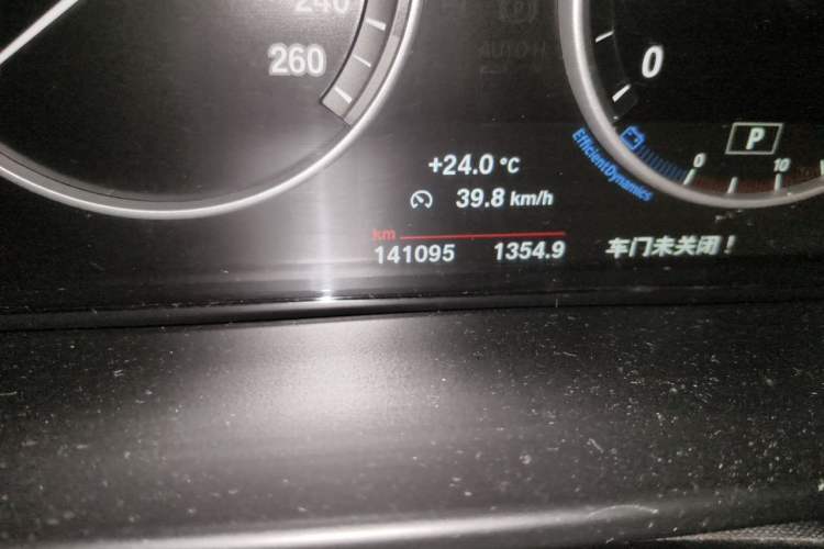 Used BMW X5 2015 xDrive28i Odometer Close Up