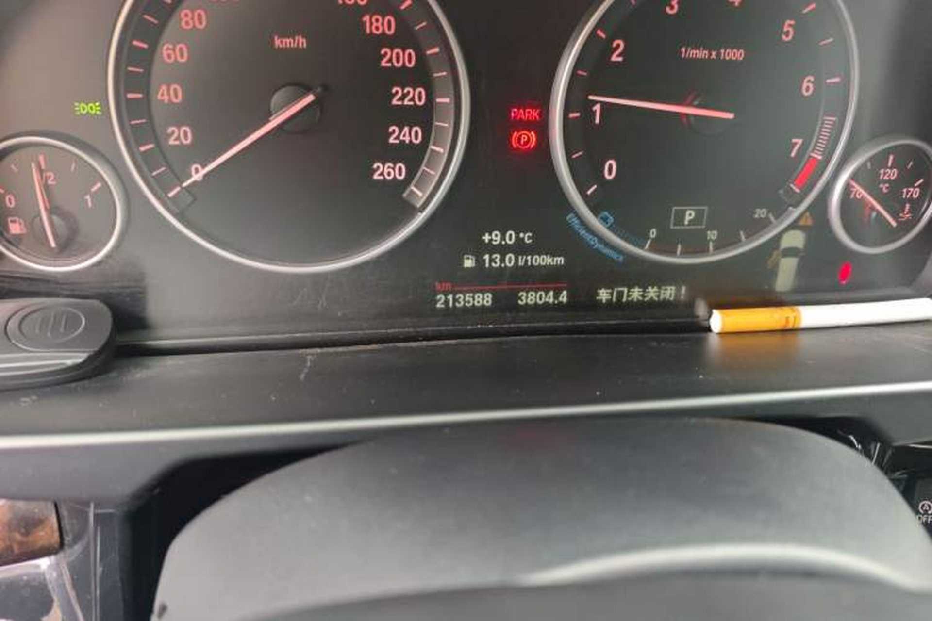 Used BMW X5 2015 xDrive28i Odometer Close Up