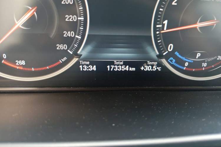 Used BMW X5 2015 xDrive28i Odometer Close Up