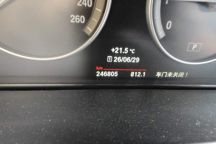 Used BMW X5 2015 xDrive28i Odometer Close Up