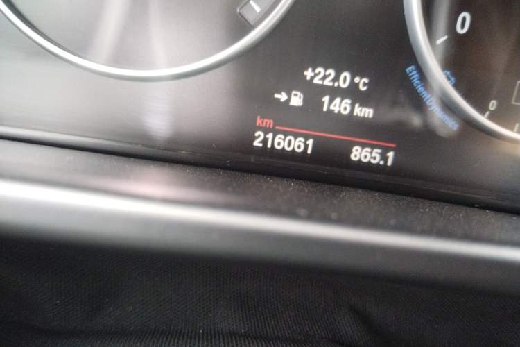 Used BMW X5 2015 xDrive28i Odometer Close Up