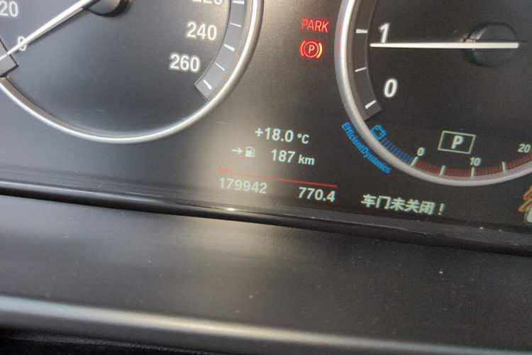 Used BMW X5 2015 xDrive28i Odometer Close Up