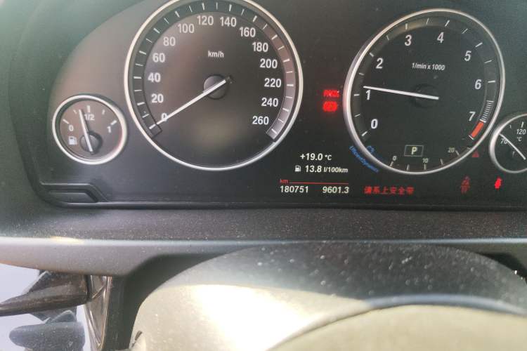 Used BMW X5 2015 xDrive28i Odometer Close Up
