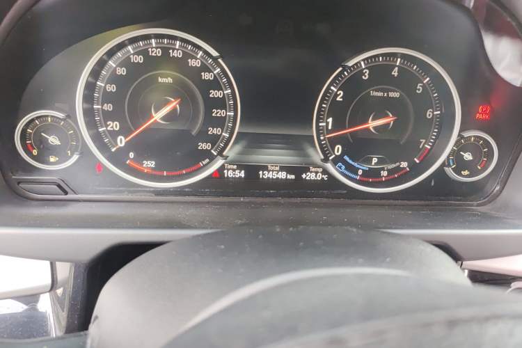 Used BMW X5 2015 xDrive35i Middle East version Odometer Close Up