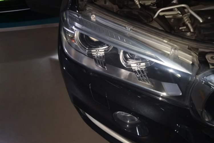 Used BMW X5 2015 xDrive28i Right Front Headlight