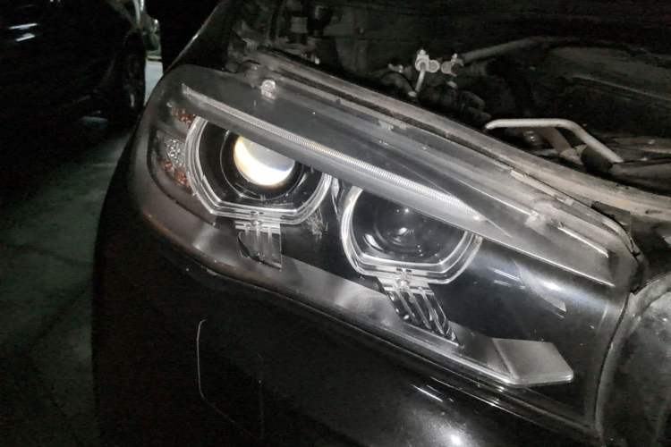 Used BMW X5 2015 xDrive28i Right Front Headlight