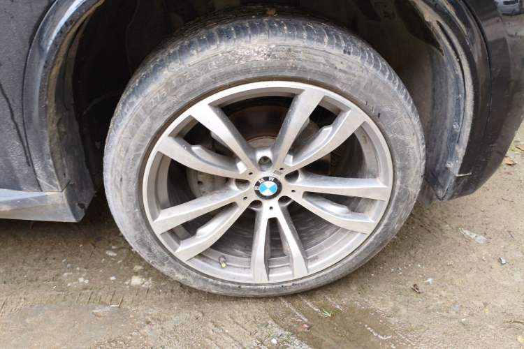 Used BMW X5 2015 xDrive28i Right Front Wheel Hub
