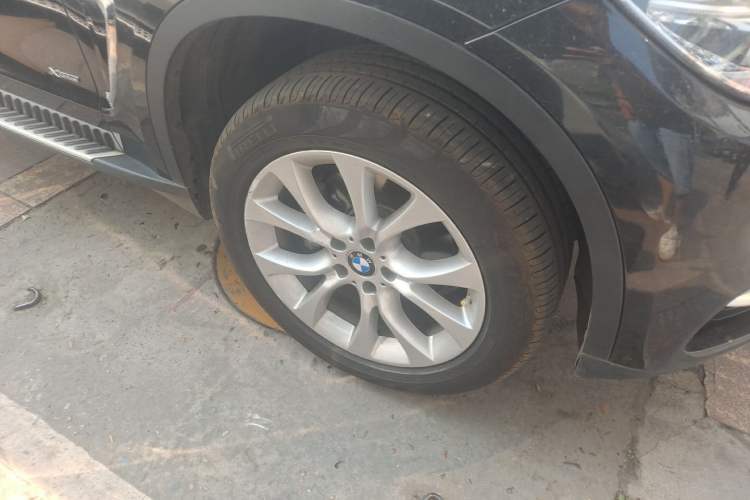 Used BMW X5 2015 xDrive28i Right Front Wheel Hub