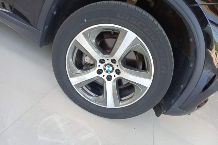 Used BMW X5  Right Front Wheel Hub