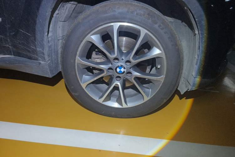 Used BMW X5  Right Front Wheel Hub
