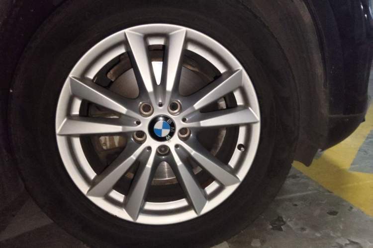 Used BMW X5 2015 xDrive28i Right Front Wheel Hub