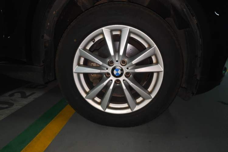 Used BMW X5  Right Front Wheel Hub