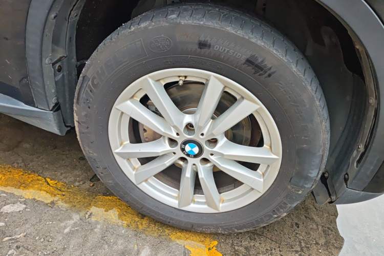 Used BMW X5 2015 xDrive35i Middle East version Right Front Wheel Hub
