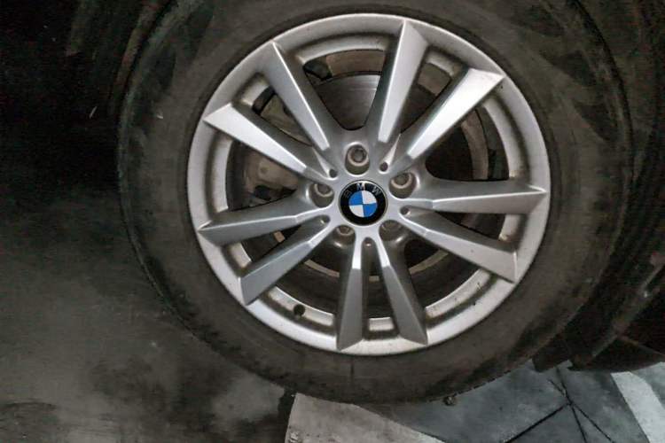 Used BMW X5 2015 xDrive28i Right Front Wheel Hub