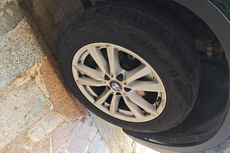Used BMW X5  Right Front Wheel Hub