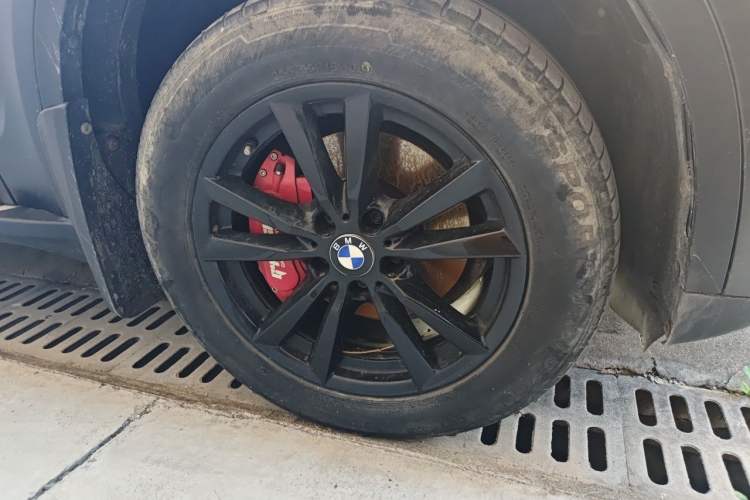Used BMW X5 2015 xDrive28i Right Front Wheel Hub