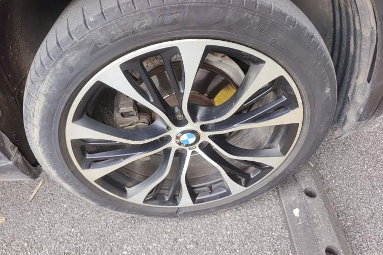 Used BMW X5 2015 xDrive35i Middle East version Right Front Wheel Hub