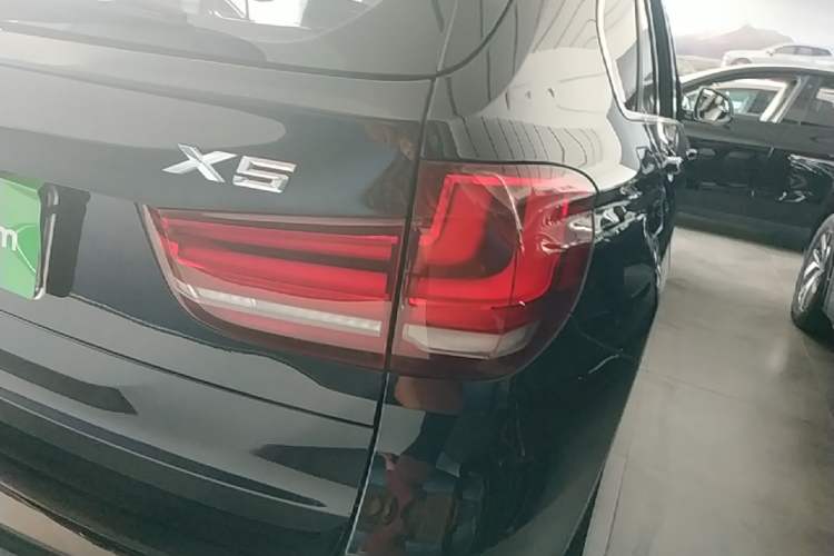 Used BMW X5 2015 xDrive28i Right Rear Taillight