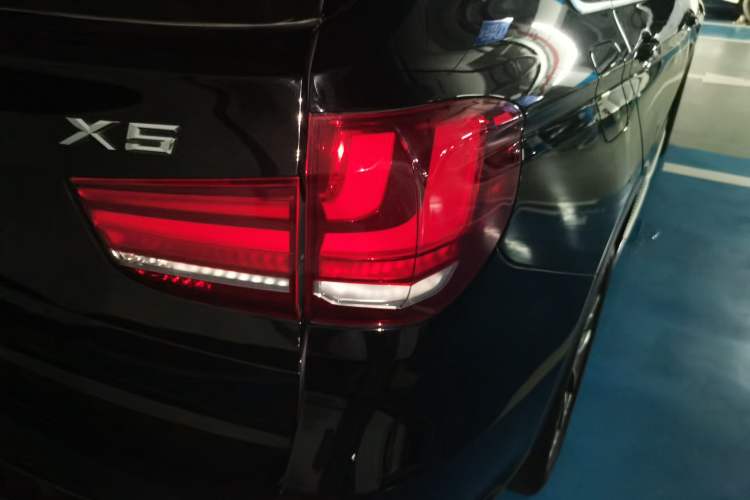 Used BMW X5 2015 xDrive35i U.S. specification Right Rear Taillight