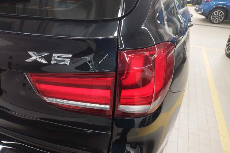 Used BMW X5 2015 xDrive28i Right Rear Taillight