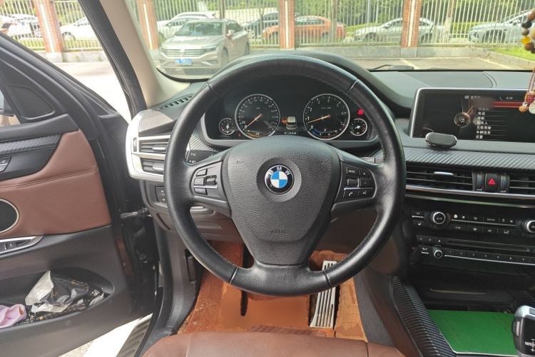 Used BMW X5 2015 xDrive35i Middle East version Steering Wheel