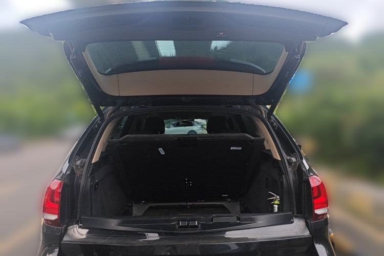 Used BMW X5 2015 xDrive28i Trunk