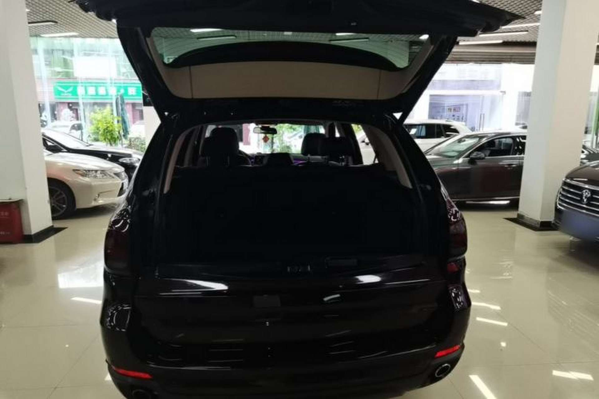 Used BMW X5 2015 xDrive28i Trunk