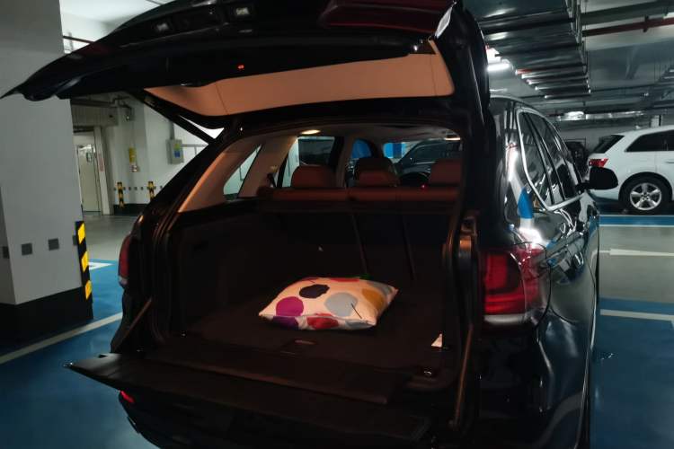 Used BMW X5 2015 xDrive35i U.S. specification Trunk