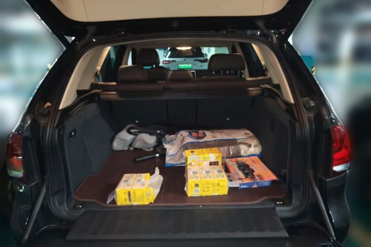Used BMW X5 2015 xDrive28i Trunk