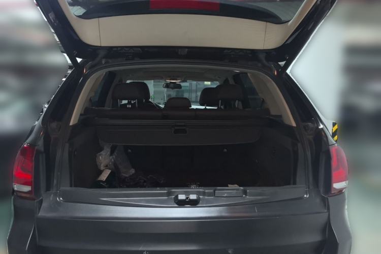 Used BMW X5 2015 xDrive28i Trunk