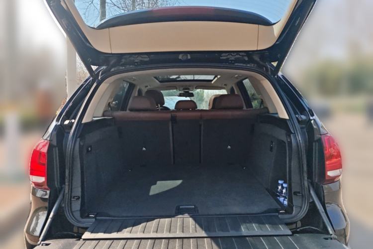 Used BMW X5 2015 xDrive28i Trunk
