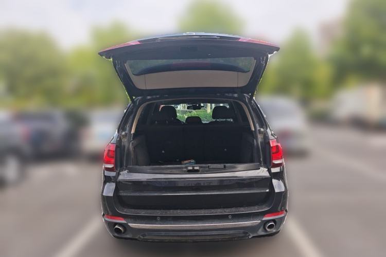 Used BMW X5 2015 xDrive28i Trunk
