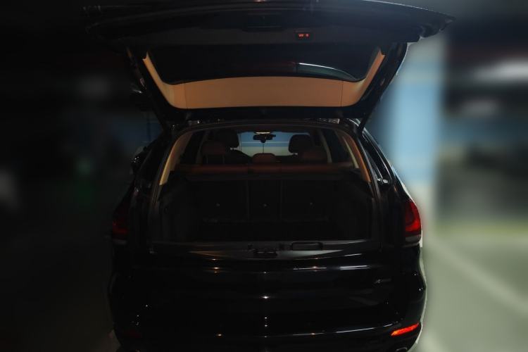 Used BMW X5  Trunk