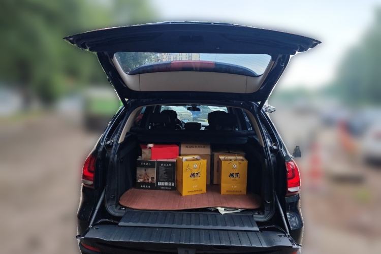 Used BMW X5 2015 xDrive28i Trunk