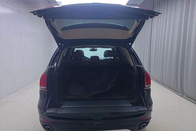 Used BMW X5 2015 xDrive35i U.S. specification Trunk