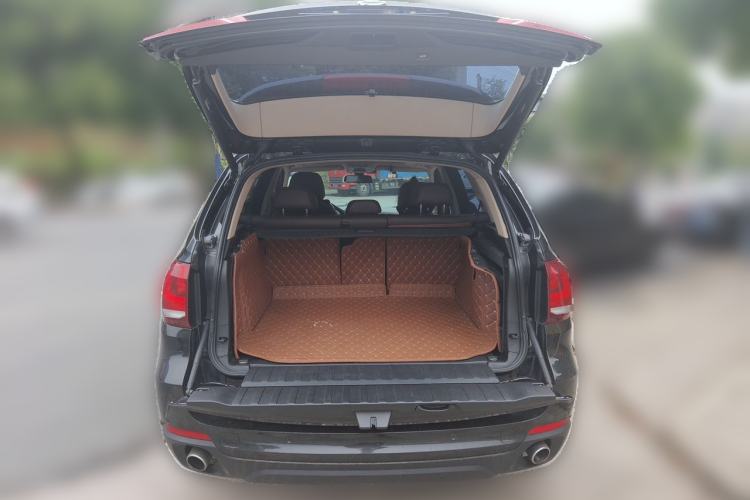 Used BMW X5 2015 xDrive28i Trunk