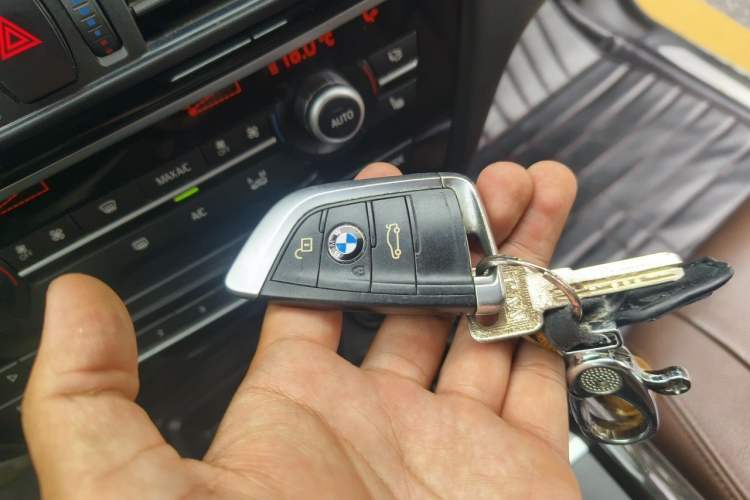 Used BMW X5 2015 xDrive28i Vehicle Key