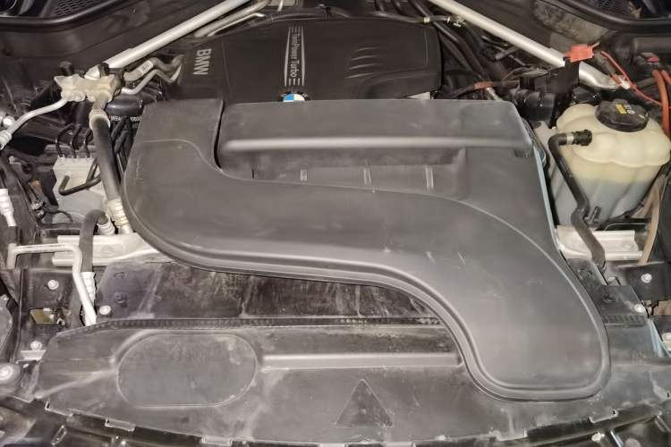 Used BMW X5 2015 xDrive28i Engine Bay