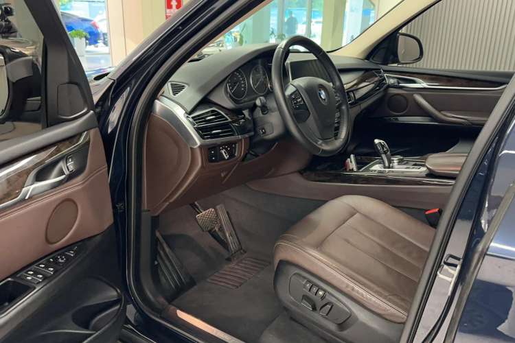 Used BMW X5 2015 xDrive28i Interior 2