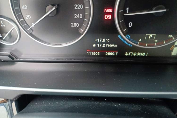 Used BMW X5 2015 xDrive28i Odometer Close Up