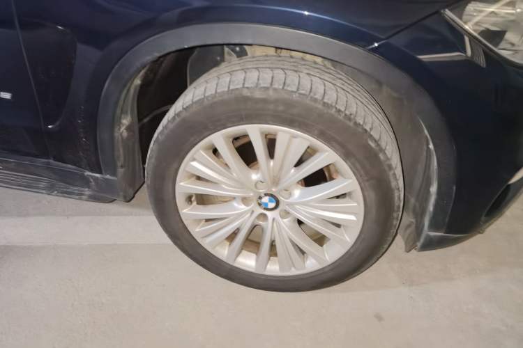 Used BMW X5 2015 xDrive28i Right Front Wheel Hub